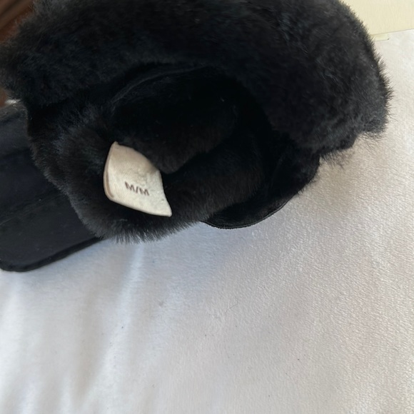 🎁 UGG Tasman Shearling Gloves – NEW with Tags – Cozy, Chic & Gift-Ready! ❄️ - Picture 6 of 9